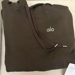 ALO Yoga Accolade Hoodie in Dark Brown